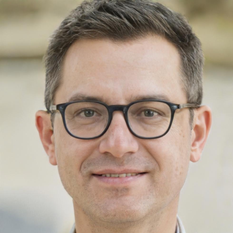 Carlos Mendoza, instructor principal
